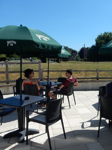 Pause à la roseraie du canal à Sury aux Bois